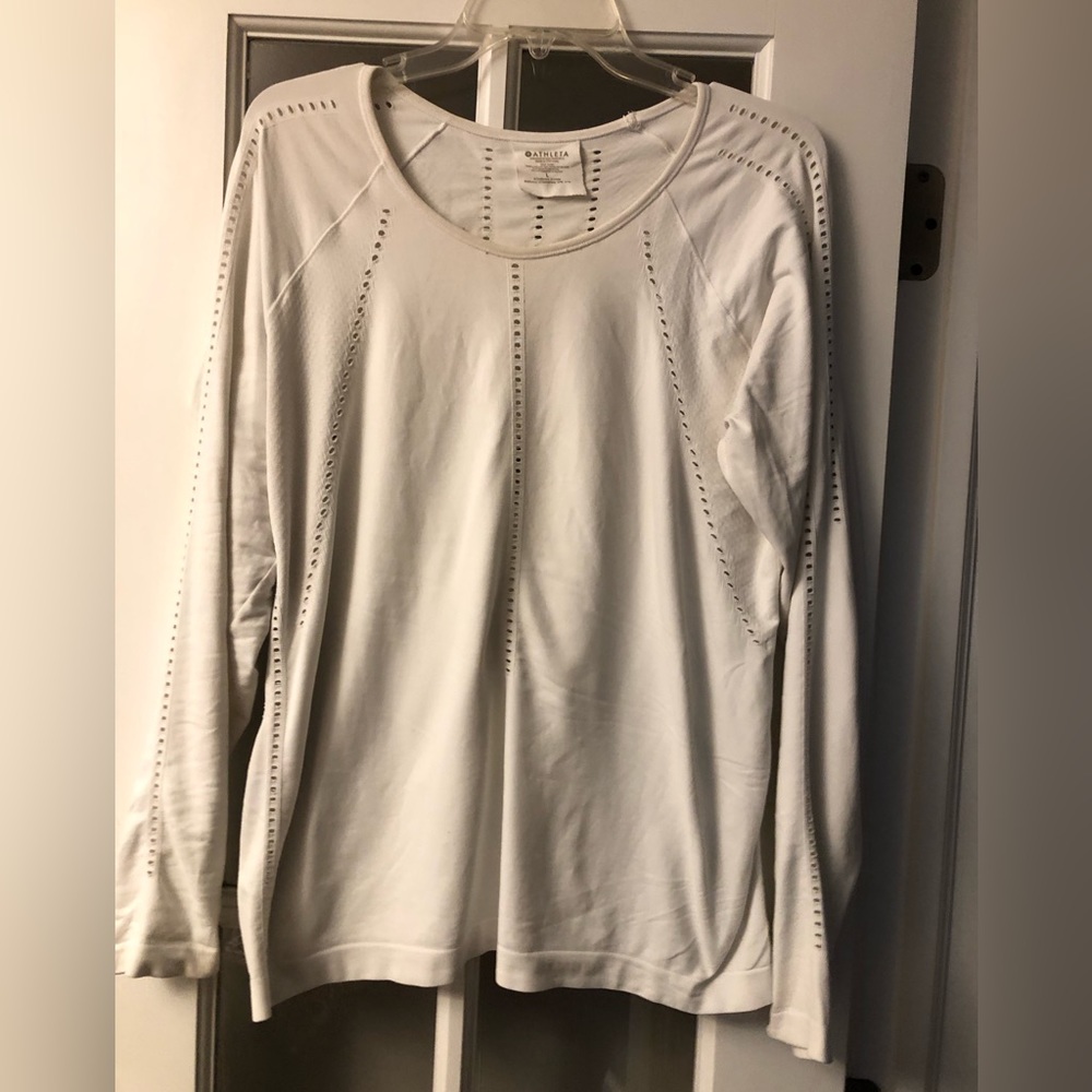 Athleta Large Foothill white long sleeved shirt